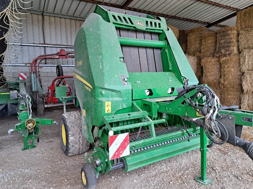 Presse balles rondes JOHN DEERE V 461 M - photo slide 1