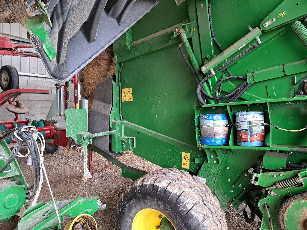 Presse balles rondes JOHN DEERE V 461 M - photo slide 4