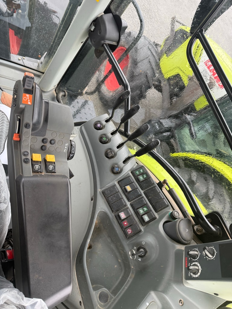 Tracteur CLAAS ARION 610 CIS - photo slide 9