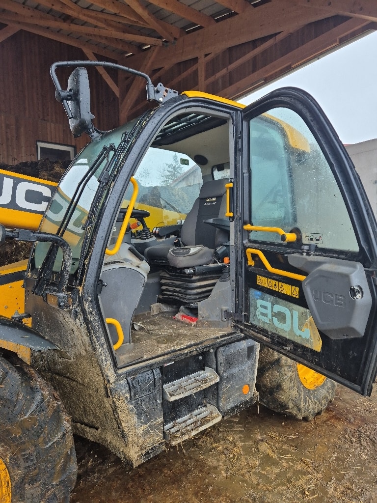 Telescopique JCB 532 70 agri super dtvt - photo slide 17