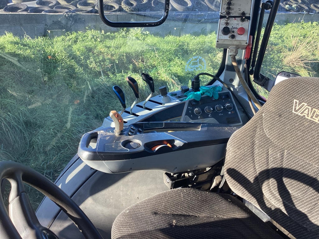 Tracteur VALTRA N104  - photo slide 11