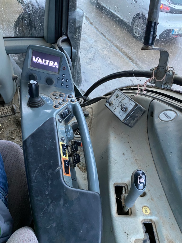 Tracteur VALTRA N143 Versu - photo slide 10