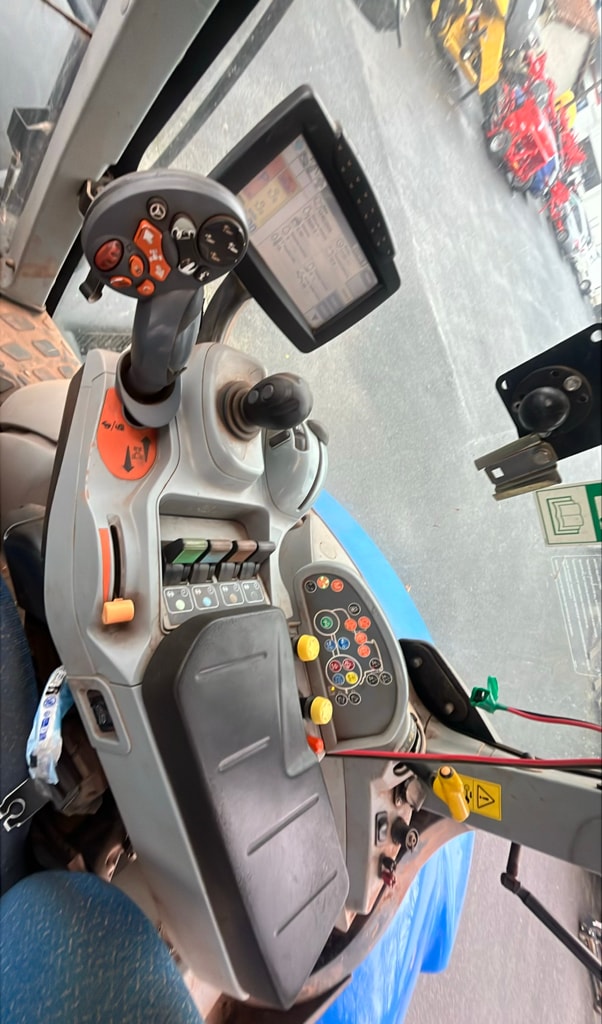 Tracteur NEW HOLLAND T7 185 AC - photo slide 14