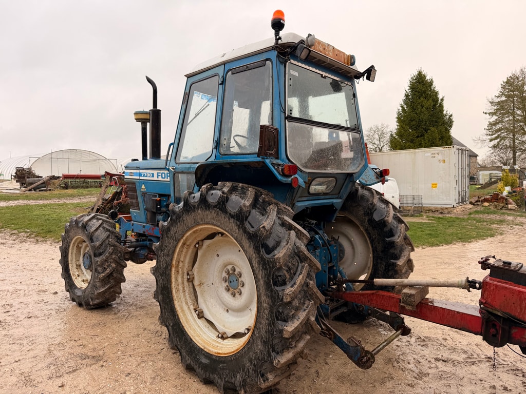 Tracteur FORD 7700 - photo slide 4