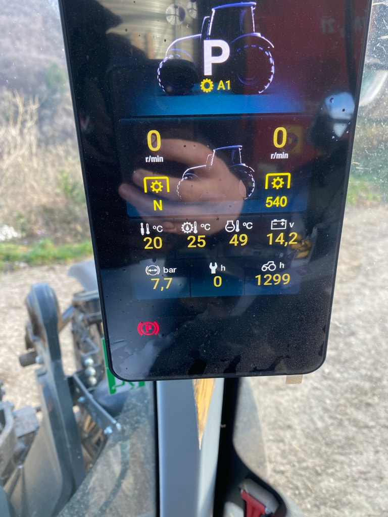 Tracteur chargeur VALTRA N175 - photo slide 12