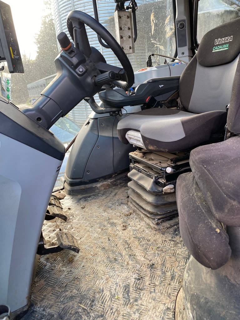 Tracteur chargeur VALTRA N175 - photo slide 14
