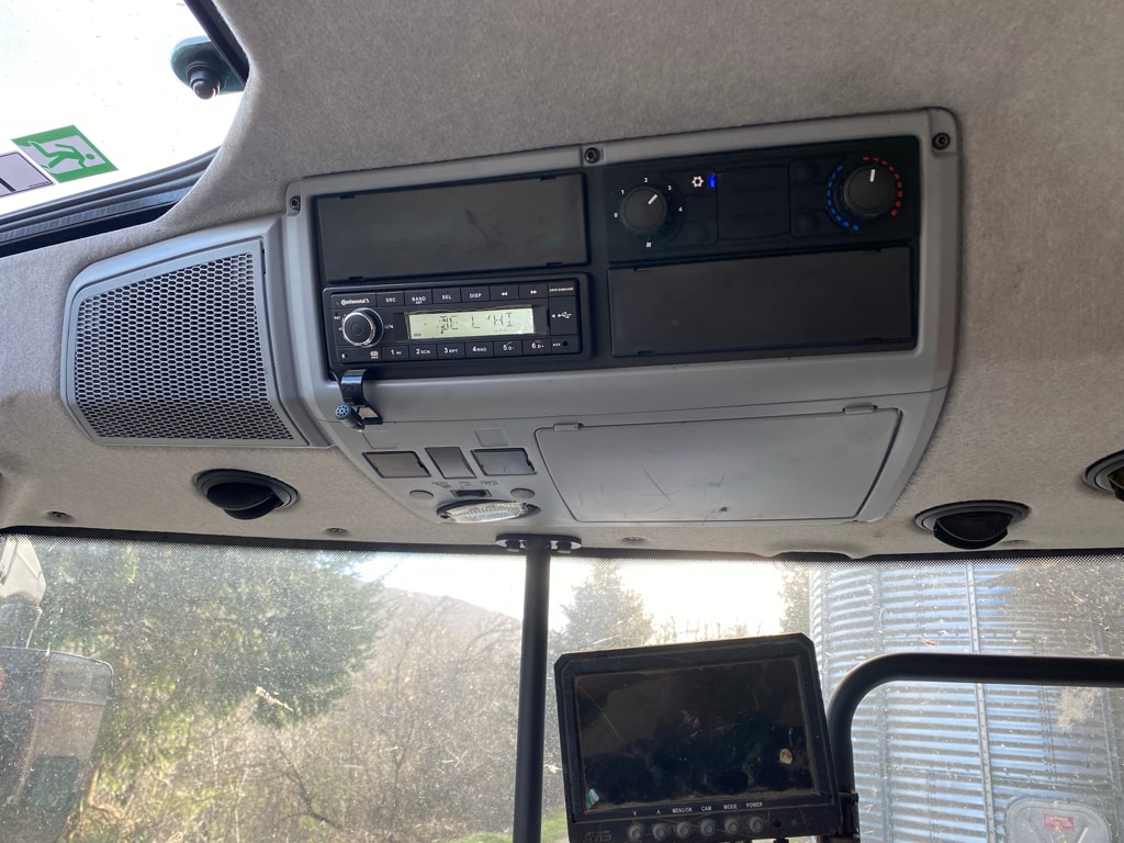 Tracteur chargeur VALTRA N175 - photo slide 13