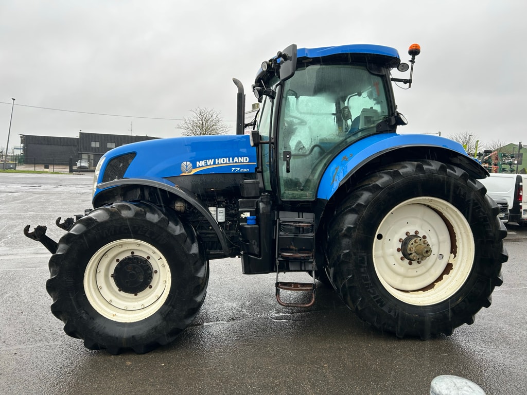 Tracteur NEW HOLLAND T7 250 - photo slide 4