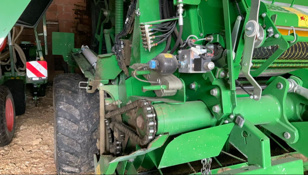 Presse balles rondes JOHN DEERE V451 R - photo slide 6