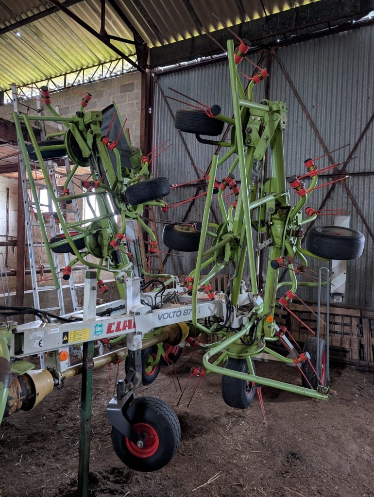 Faneuse CLAAS Volto 870T - photo slide 5