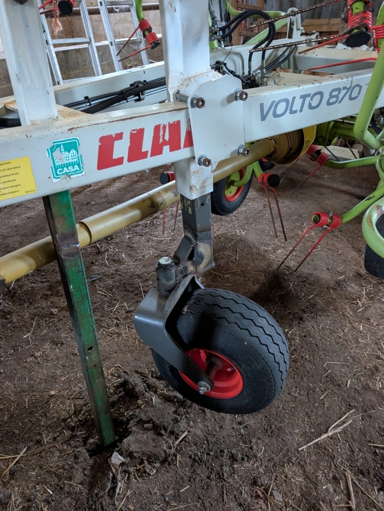 Faneuse CLAAS Volto 870T - photo slide 7