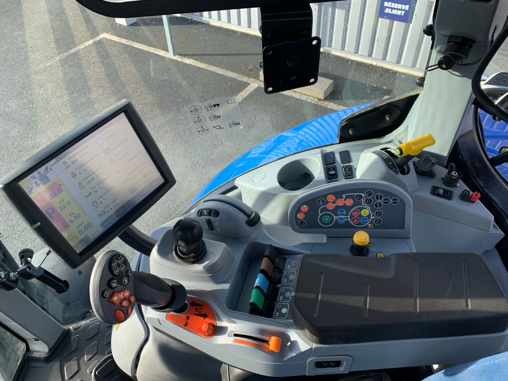 Tracteur NEW HOLLAND T7210 - photo slide 13
