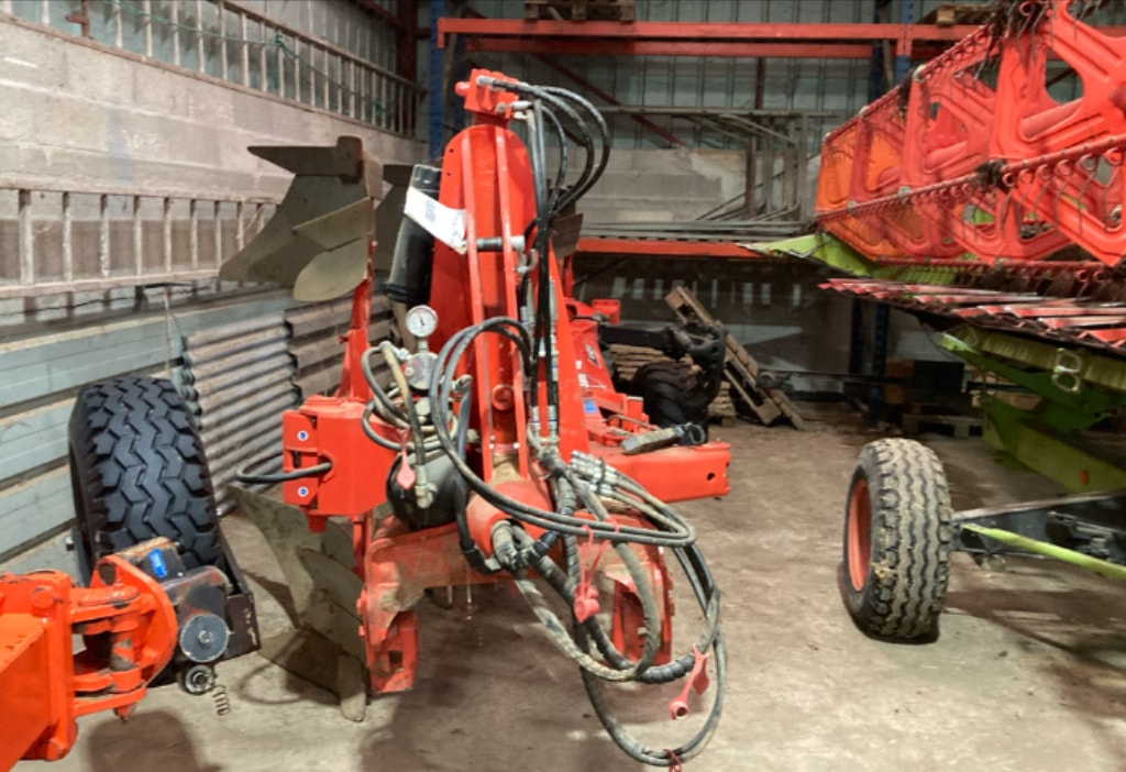 Charrue KUHN Varimaster 153 - photo slide 9