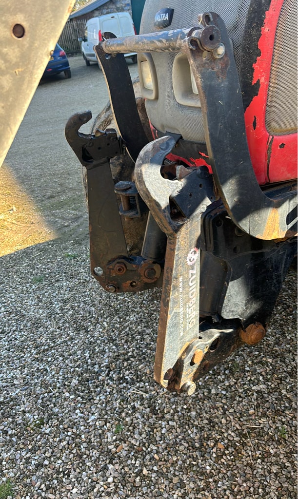 Tracteur VALTRA C90 - photo slide 8