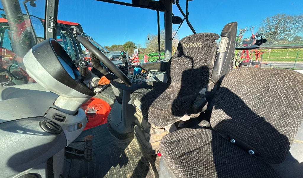 Tracteur KUBOTA M6121 - photo slide 13