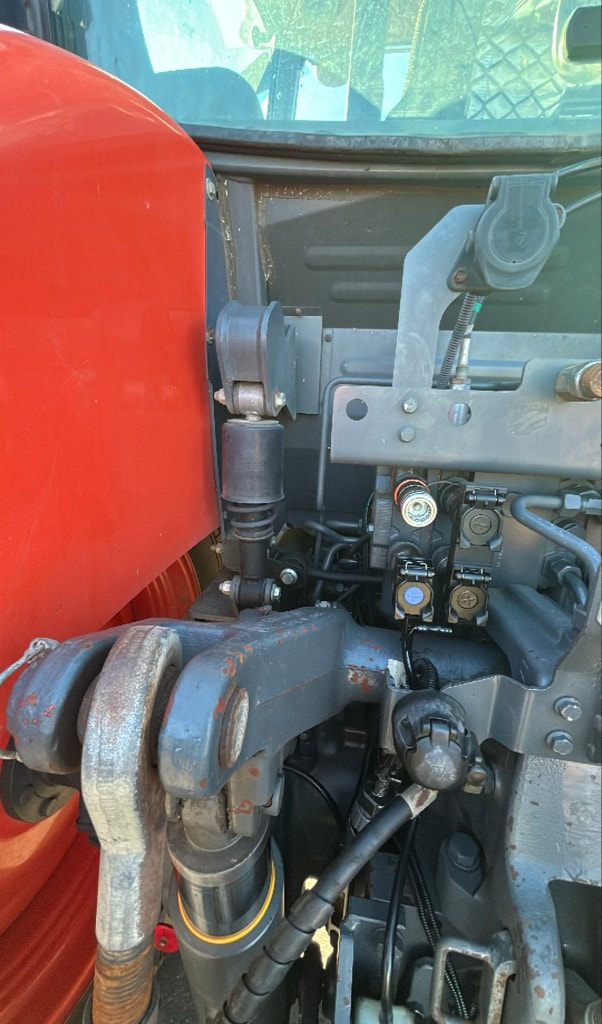 Tracteur KUBOTA M6121 - photo slide 7