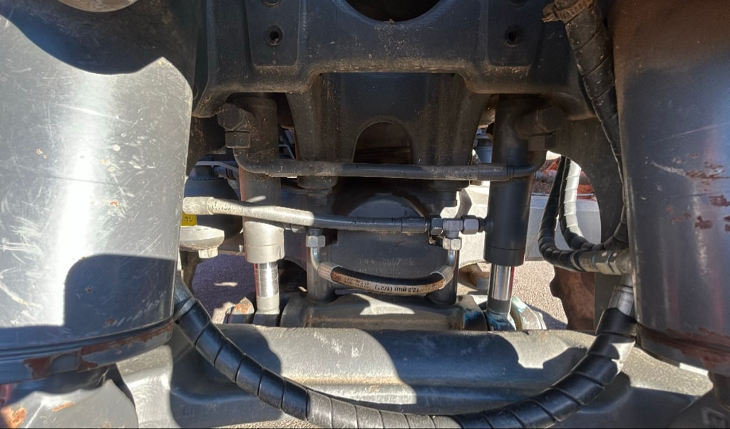 Tracteur KUBOTA M6121 - photo slide 8