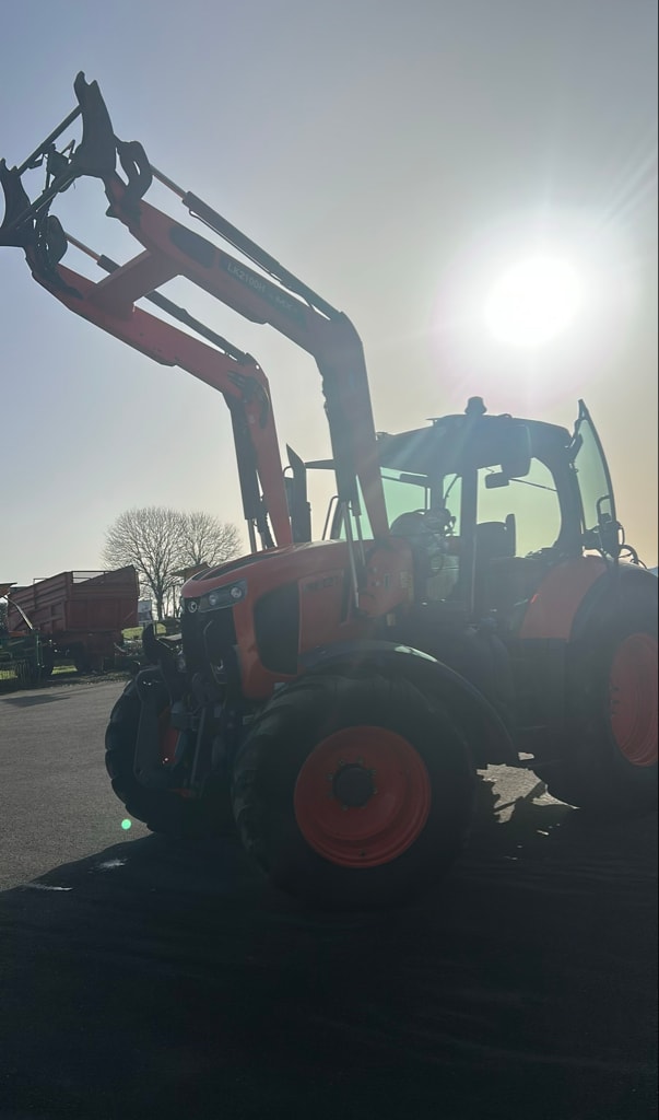 Tracteur chargeur KUBOTA M6121 - photo slide 2