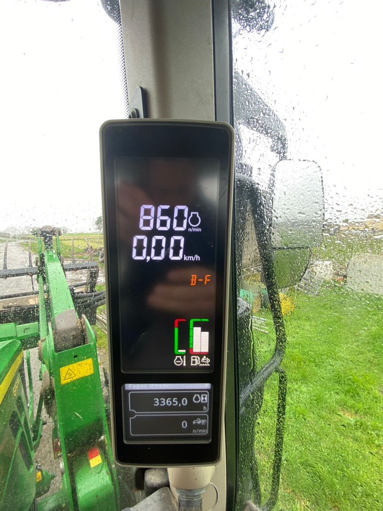 Tracteur chargeur JOHN DEERE 6110M - photo slide 16