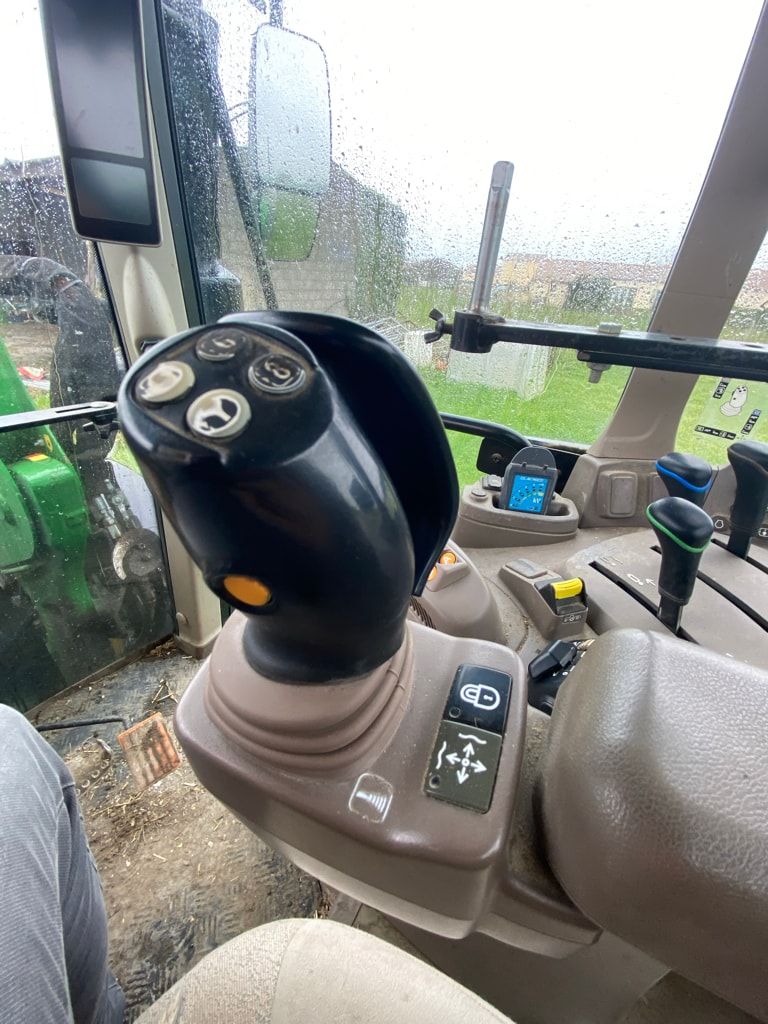 Tracteur chargeur JOHN DEERE 6110M - photo slide 8
