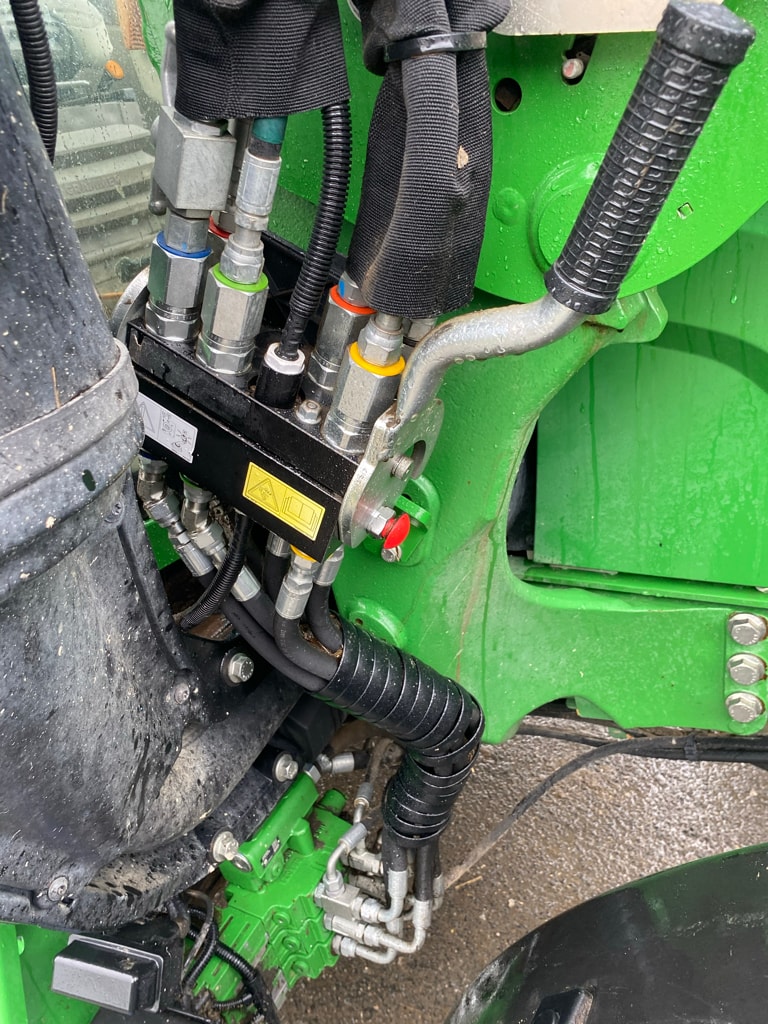 Tracteur chargeur JOHN DEERE 6110M - photo slide 14