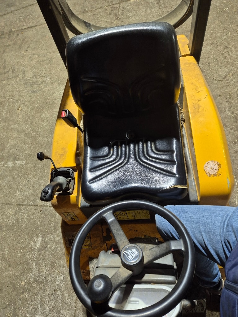 Valet de ferme JCB 403 - photo slide 14