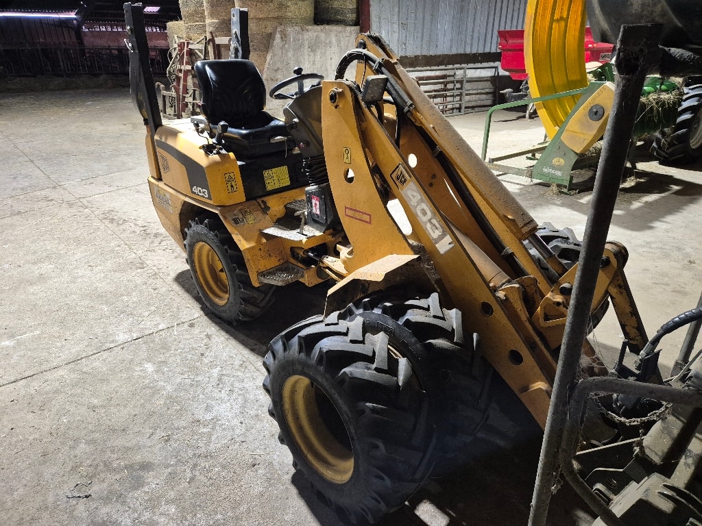 Valet de ferme JCB 403 - photo slide 3