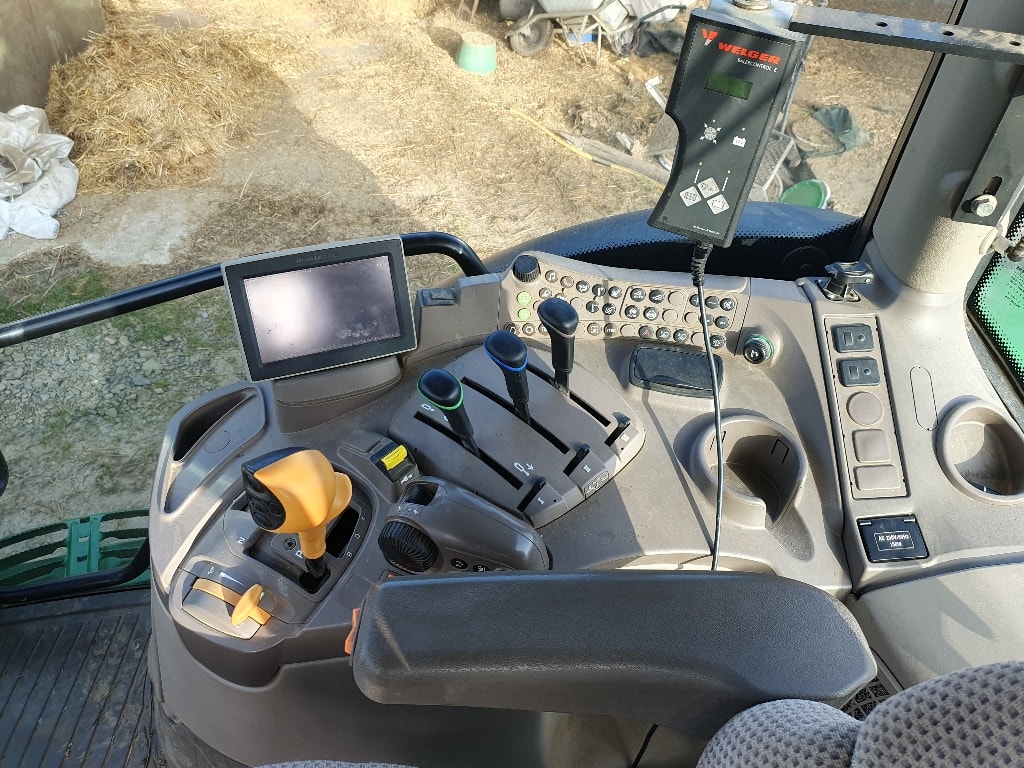 Tracteur JOHN DEERE 6135R - photo slide 12