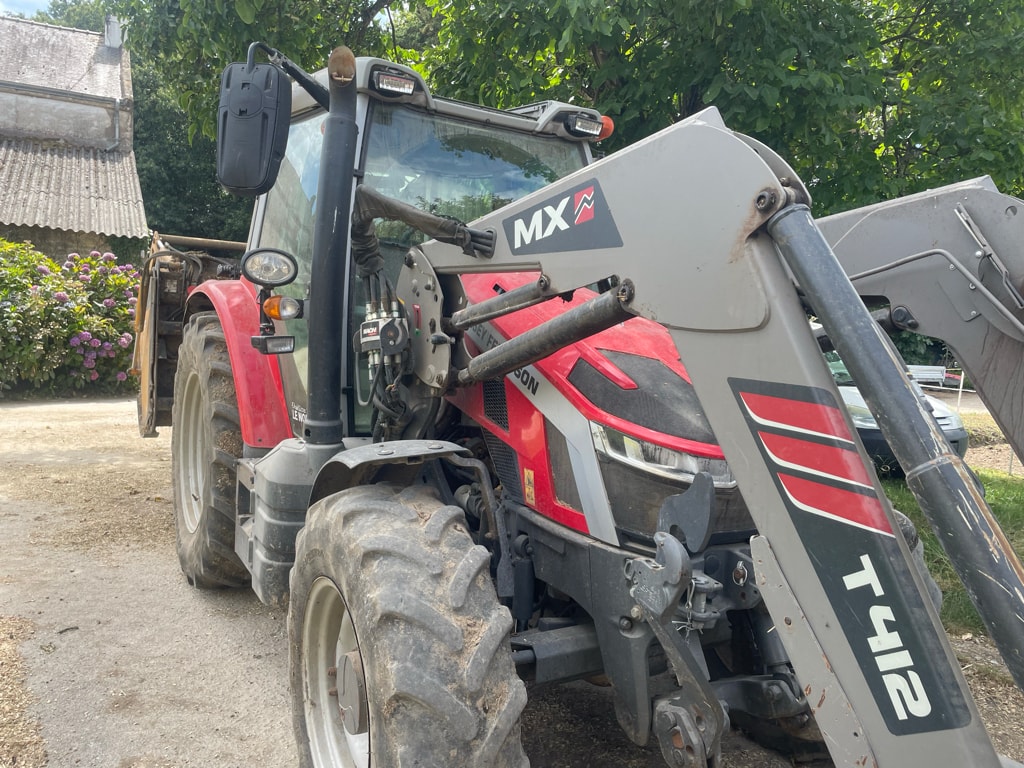 Tracteur chargeur MASSEY FERGUSON 5S.125 D4 EFFICIENT - photo slide 1