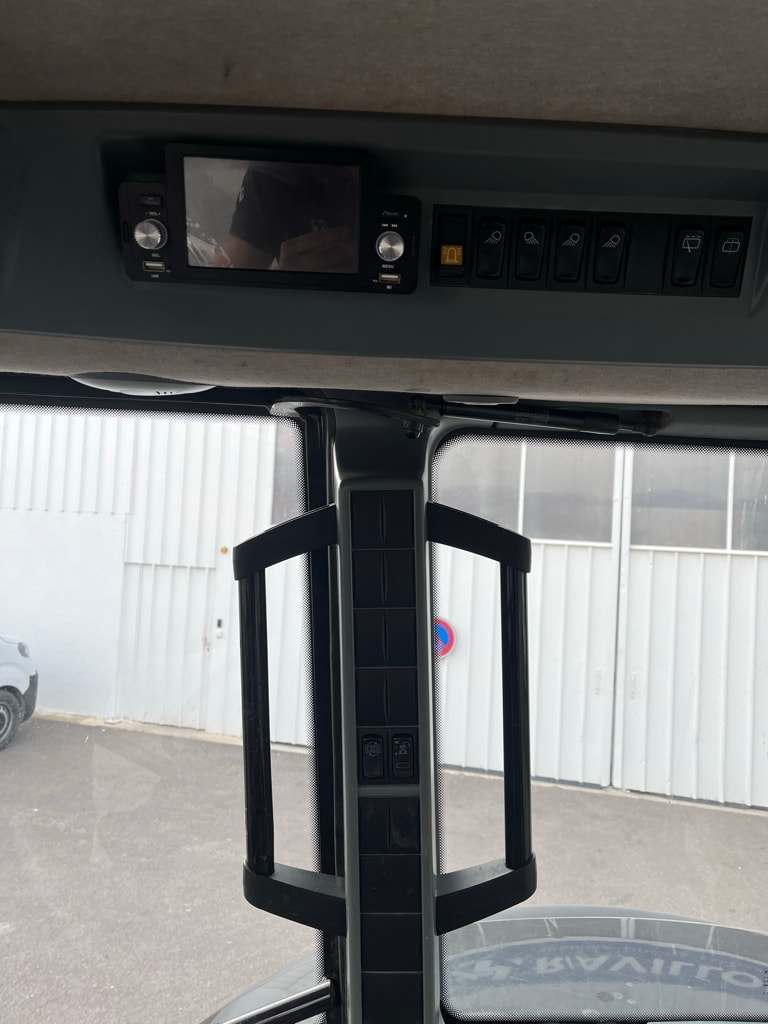 Tracteur VALTRA T 203 DIRECT - photo slide 12
