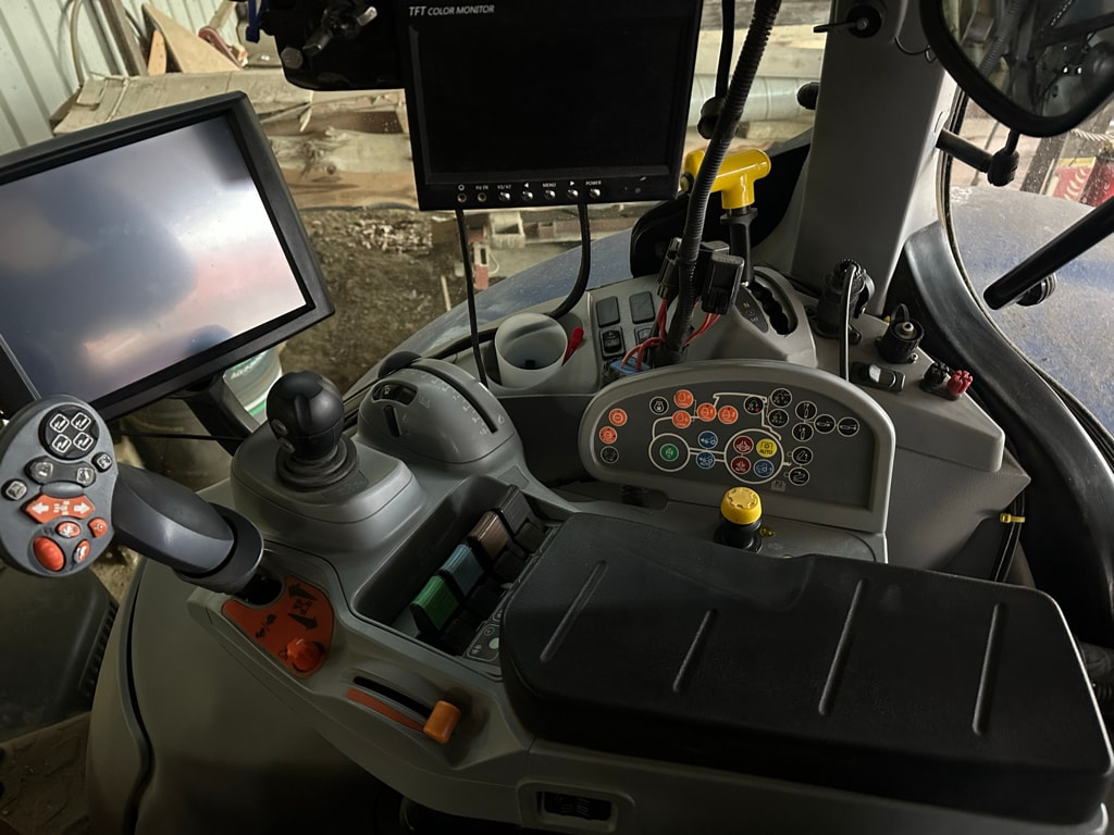 Tracteur NEW HOLLAND T7.210 - photo slide 16