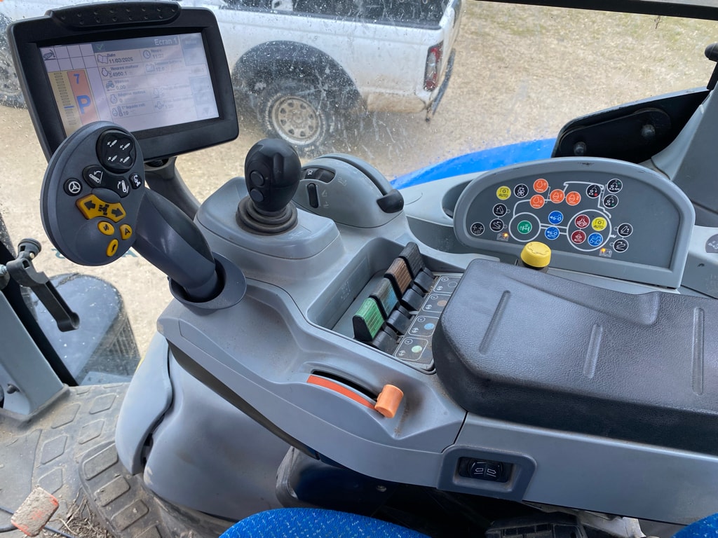 Tracteur NEW HOLLAND T7.220 - photo slide 21