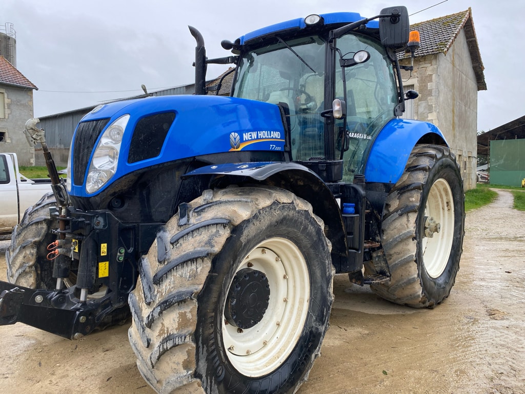 Tracteur NEW HOLLAND T7.220 - photo slide 1