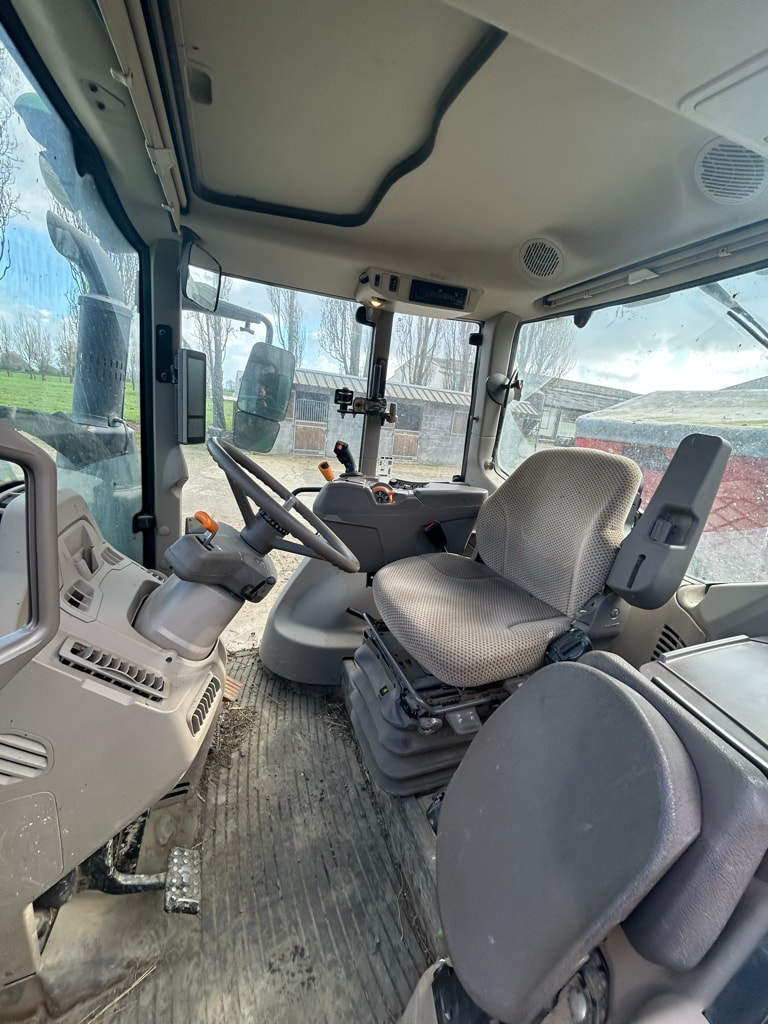 Tracteur chargeur JOHN DEERE 6100M - photo slide 18