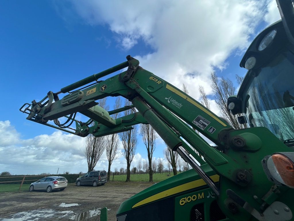 Tracteur chargeur JOHN DEERE 6100M - photo slide 16