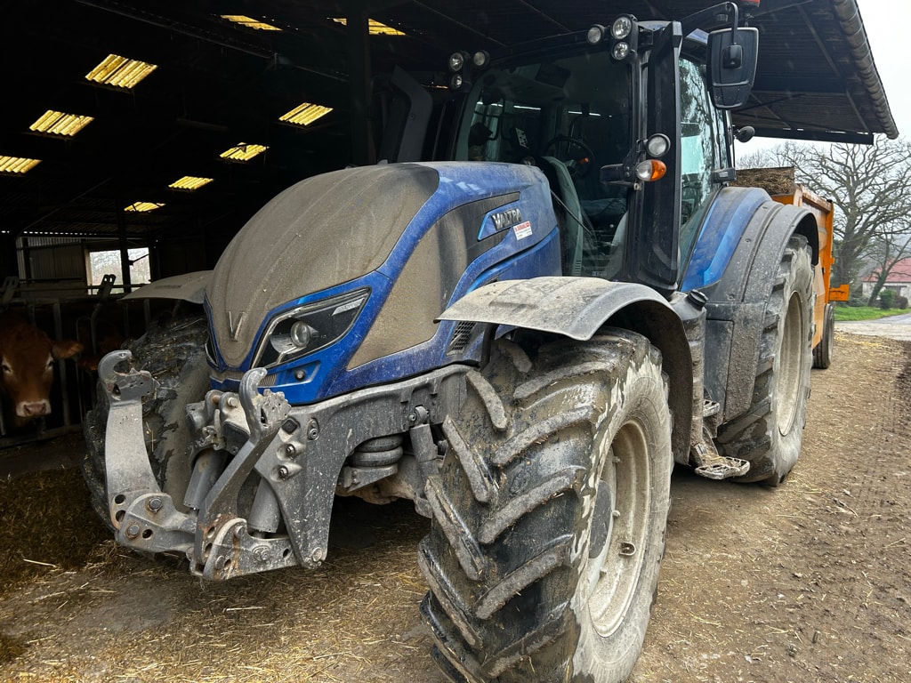 Tracteur VALTRA T144H - photo slide 2