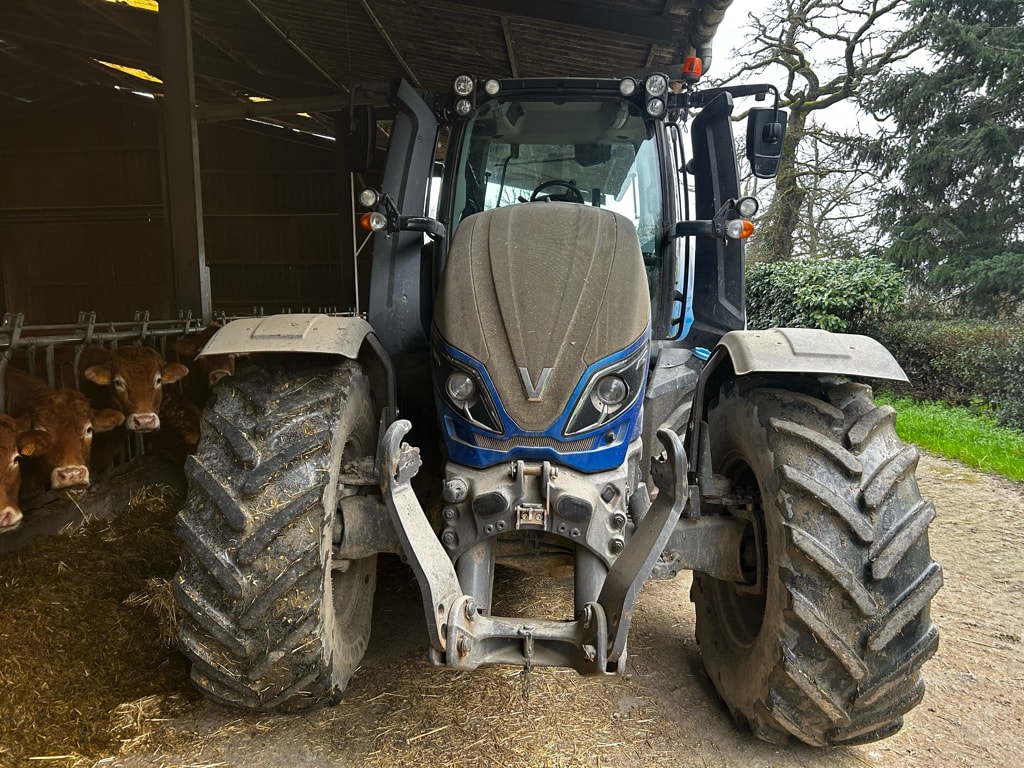 Tracteur VALTRA T144H - photo slide 3