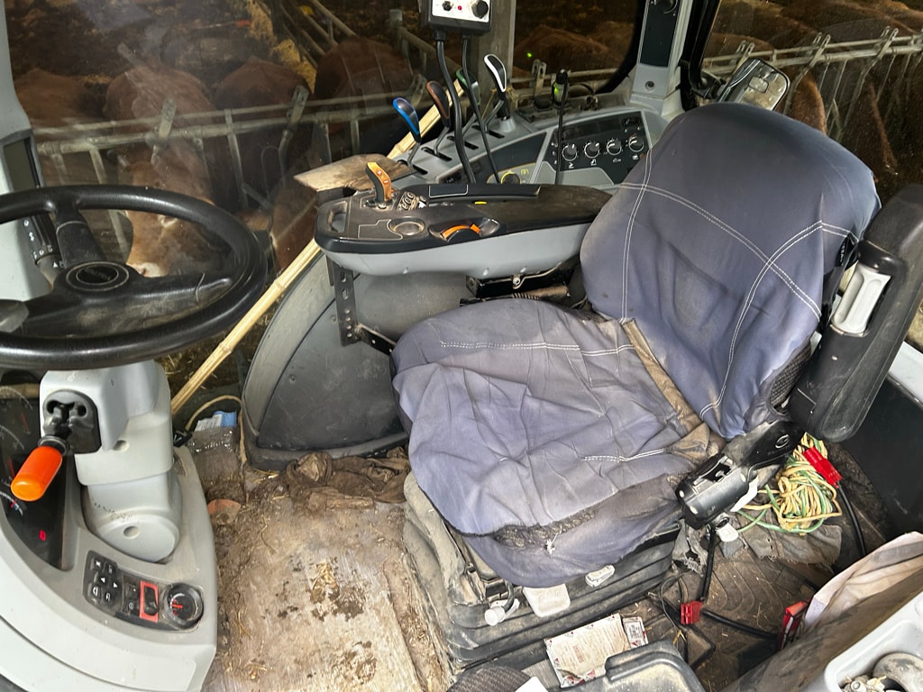 Tracteur VALTRA T144H - photo slide 7