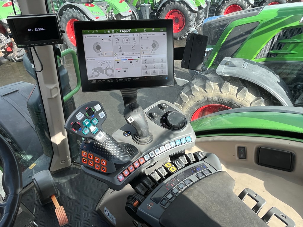 Tracteur FENDT 724 VARIO PROFI + - photo slide 12