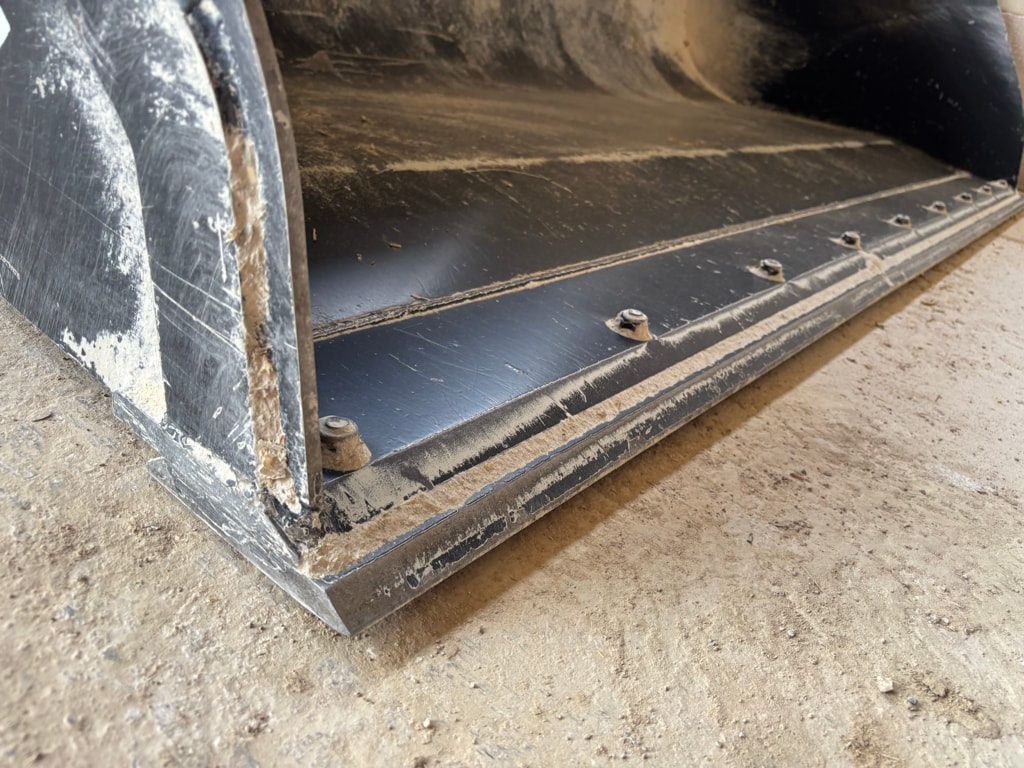 Godet MANITOU 2,45m - photo slide 2
