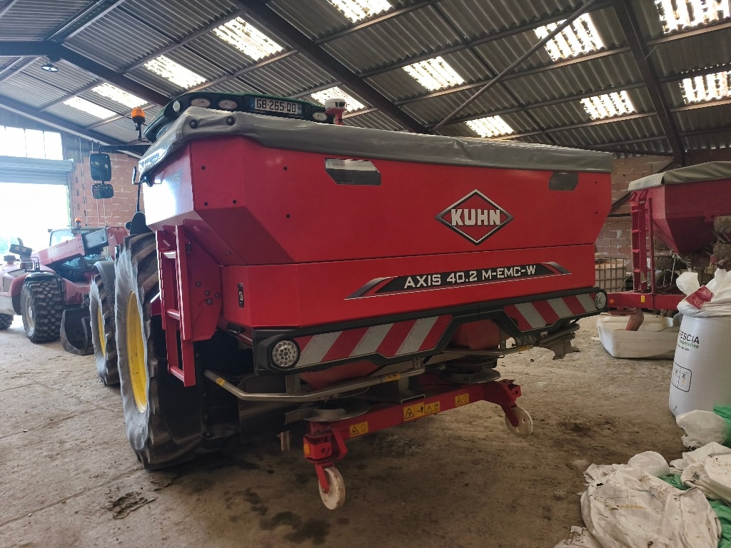 Epandeur engrais KUHN AXIS 40.2 M EMC - photo slide 2