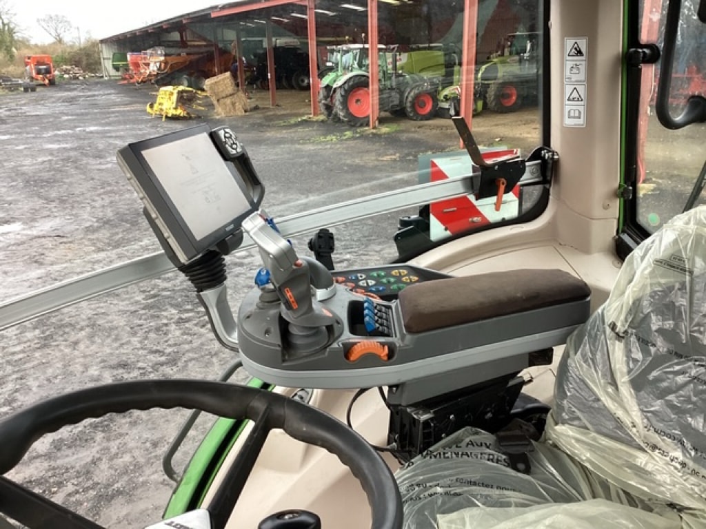 Tracteur FENDT 826 - photo slide 9
