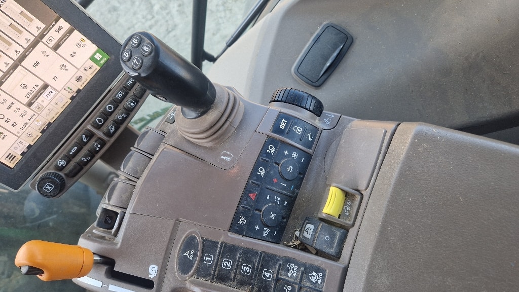 Tracteur chargeur JOHN DEERE 6130R - photo slide 18
