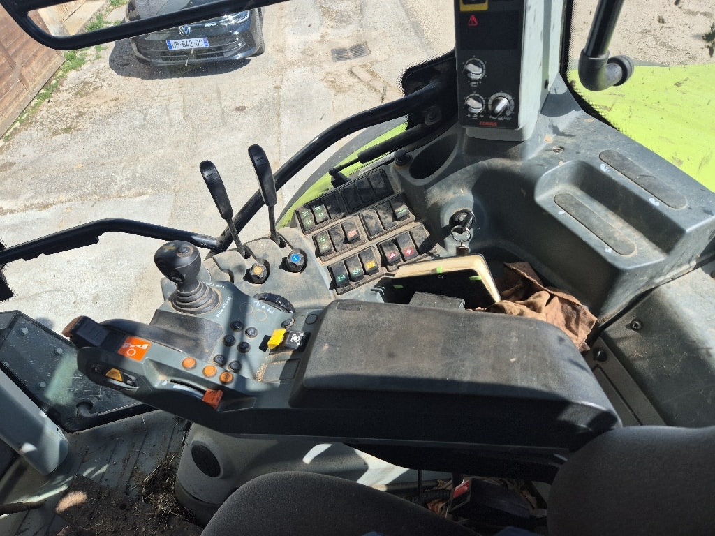 Tracteur CLAAS ARION 520 - photo slide 16