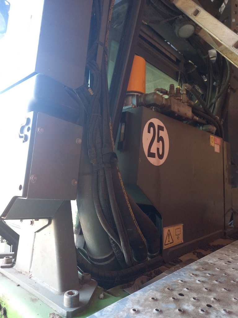 Tracteur enjambeur TECNOMA T150 - photo slide 6