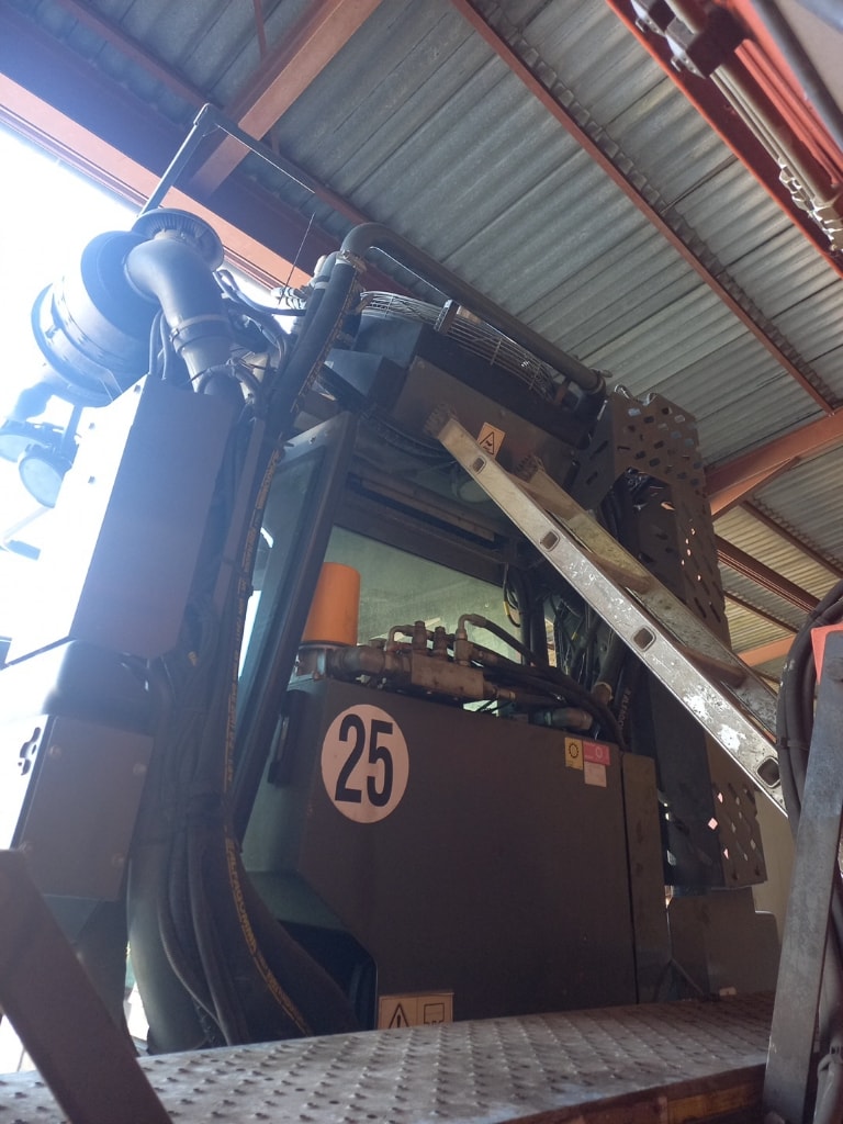 Tracteur enjambeur TECNOMA T150 - photo slide 7