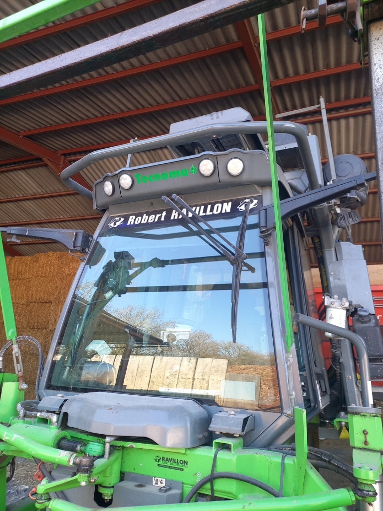 Tracteur enjambeur TECNOMA T150 - photo slide 8