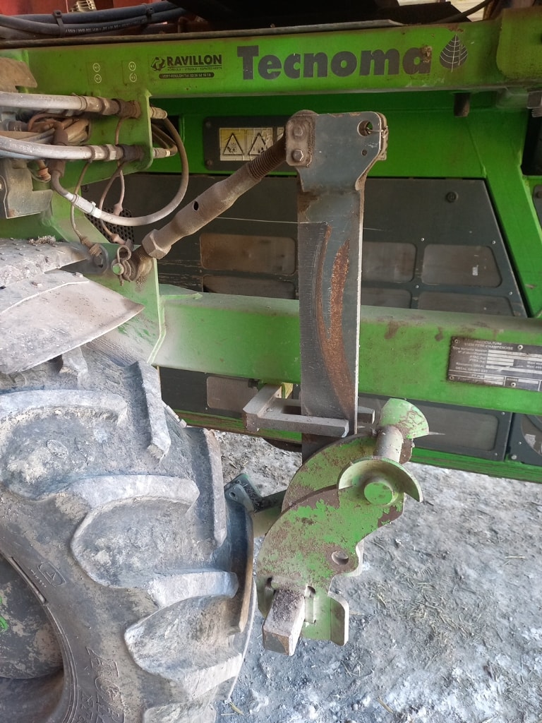 Tracteur enjambeur TECNOMA T150 - photo slide 11