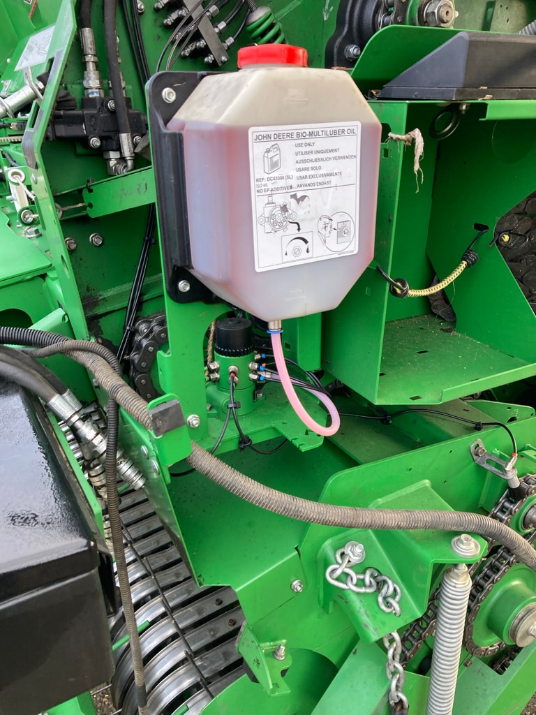 Presse balles rondes JOHN DEERE V461M - photo slide 12