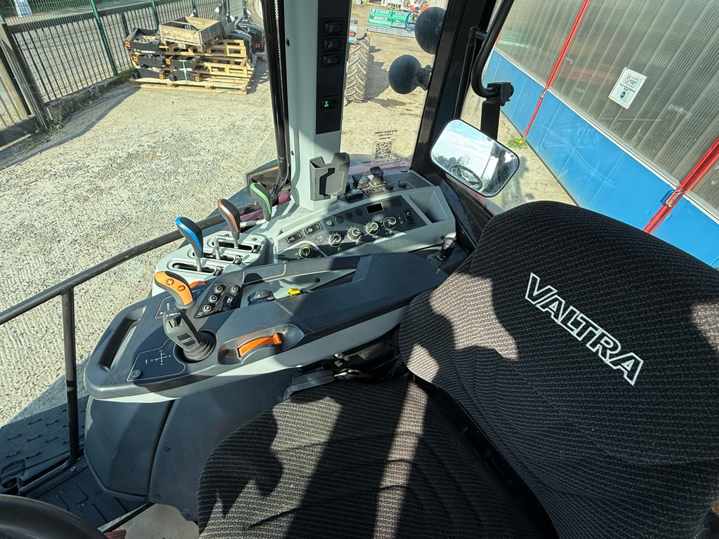 Tracteur VALTRA G115H - photo slide 9